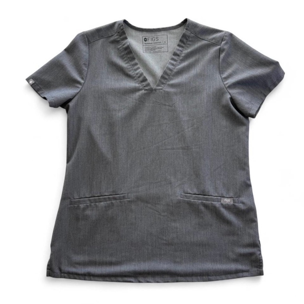 Women's Casma Three-Pocket Scrub Top from the FIGS Technical Collection Size S